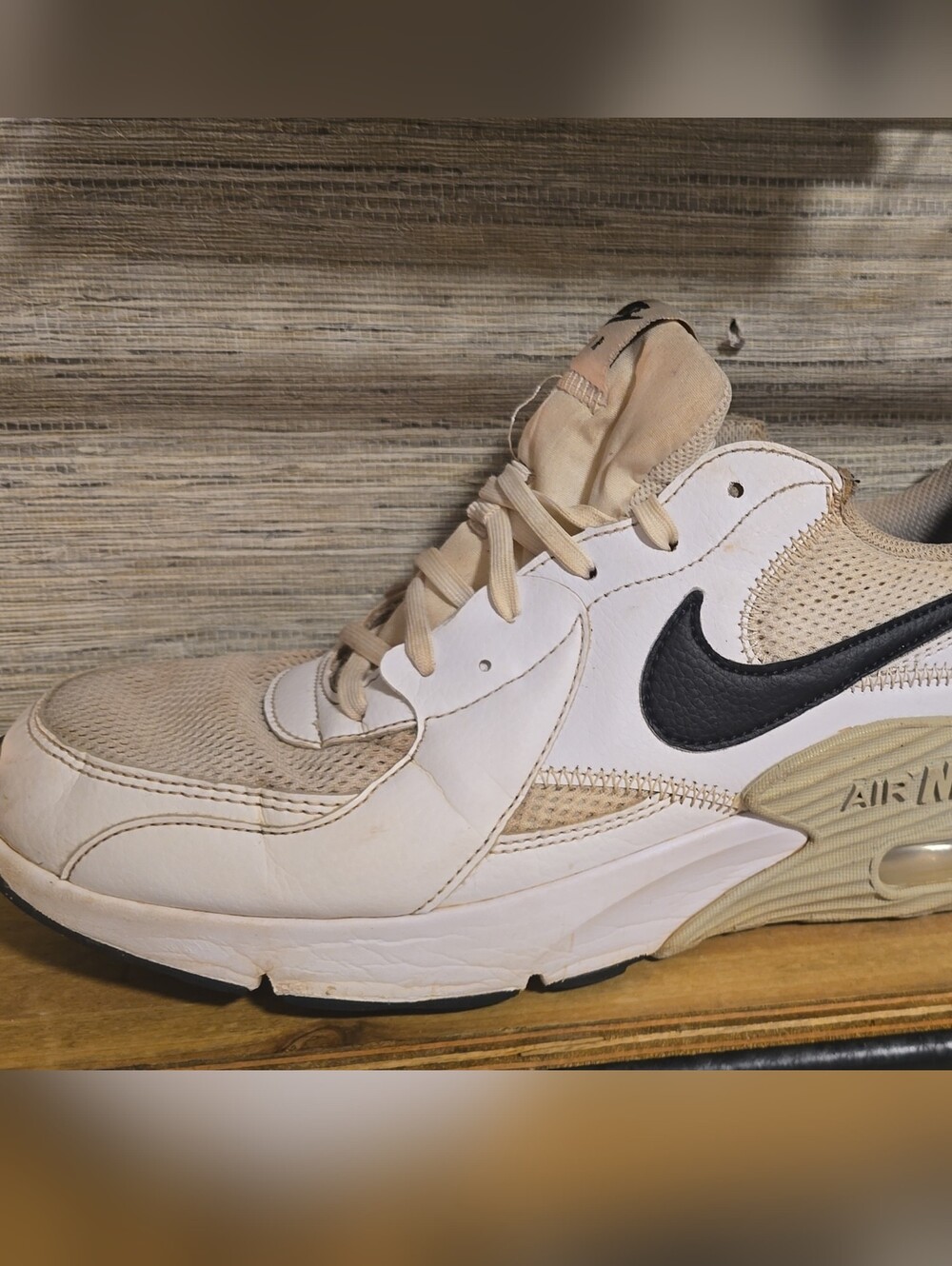 Nike Men's Beige, White & Black Trainer